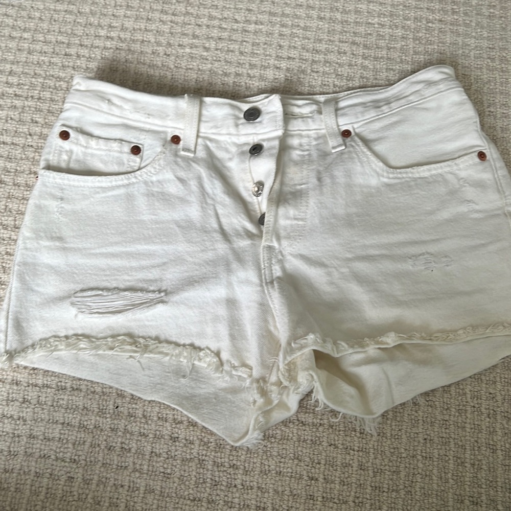 Levi’s white cut off shorts size 26